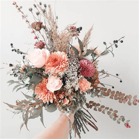 Can You Mix Dried and Fresh Flowers? Exploring the Art of Floral Fusion