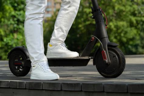 How Fast Can an Electric Scooter Go? And Why Do They Sometimes Feel Like They're Racing Against Time?